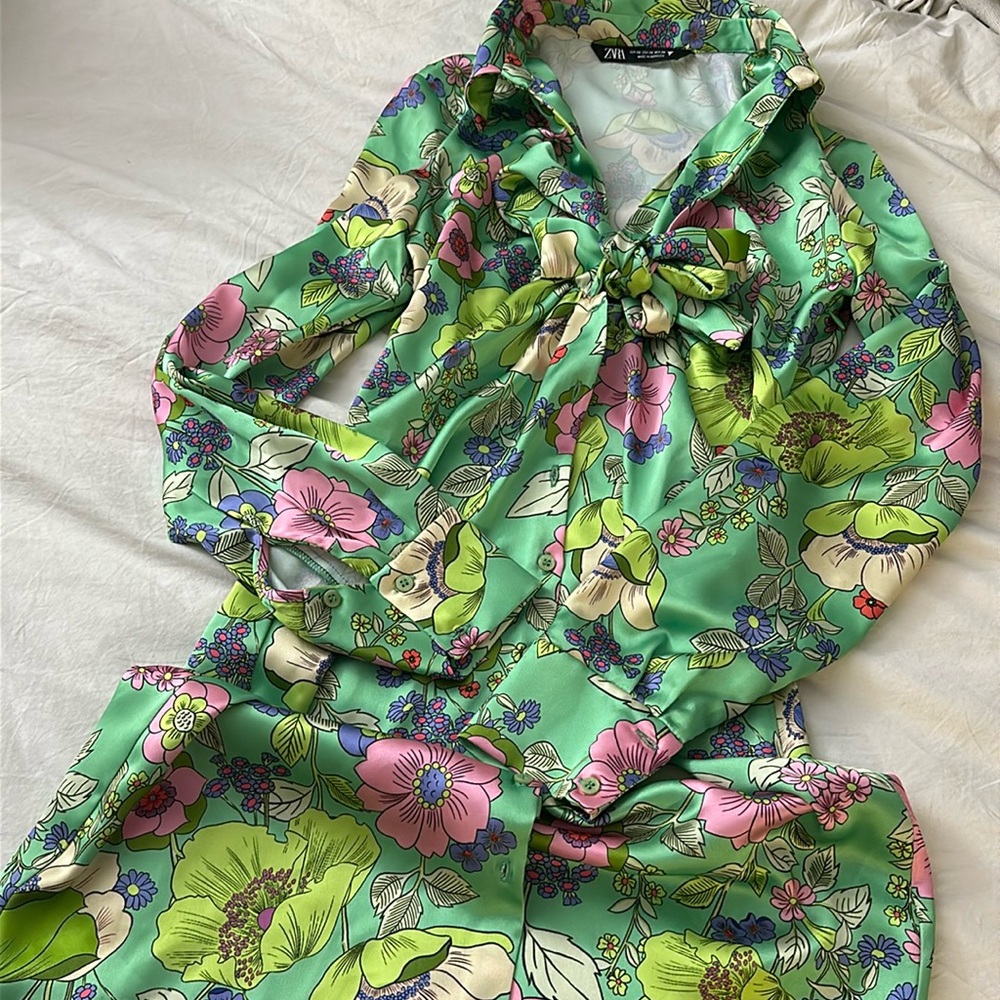 Zara women’s green floral satin effect dress